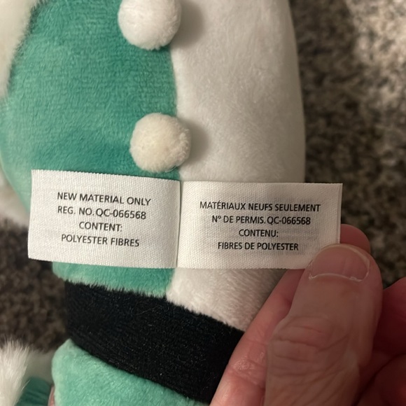 🩷NEW🩷 Vineyard Vines 🩷 Holiday Christmas Elf Santa Hat Whale Stuffed Animal, 16” - Picture 9 of 12